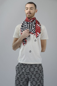 Enrico: T-shirt V V Kidz, pantaloni/trousers Yezael by Angelo Cruciani, foulard/scarf SCI'M for webelieveinstyle.maison